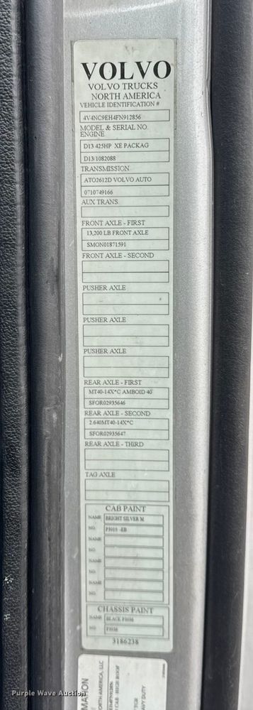 image for item EF2239 2015 Volvo VNL semi truck