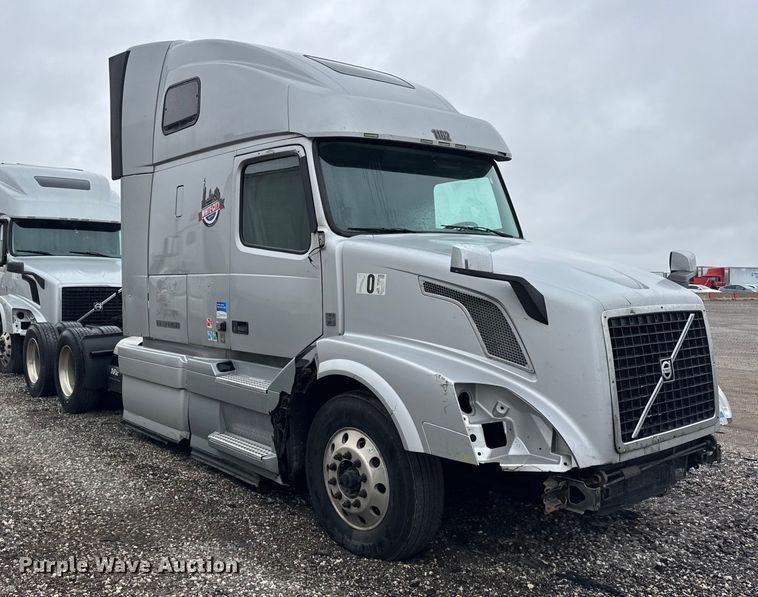 image for item EF2240 2015 Volvo VNL semi truck