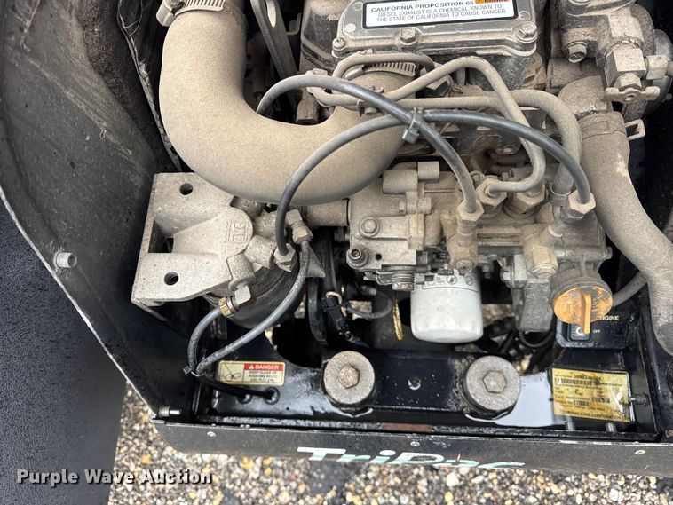 image for item EF2240 2015 Volvo VNL semi truck