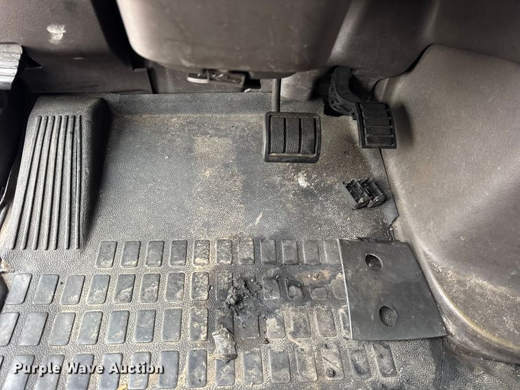 image for item EF2240 2015 Volvo VNL semi truck