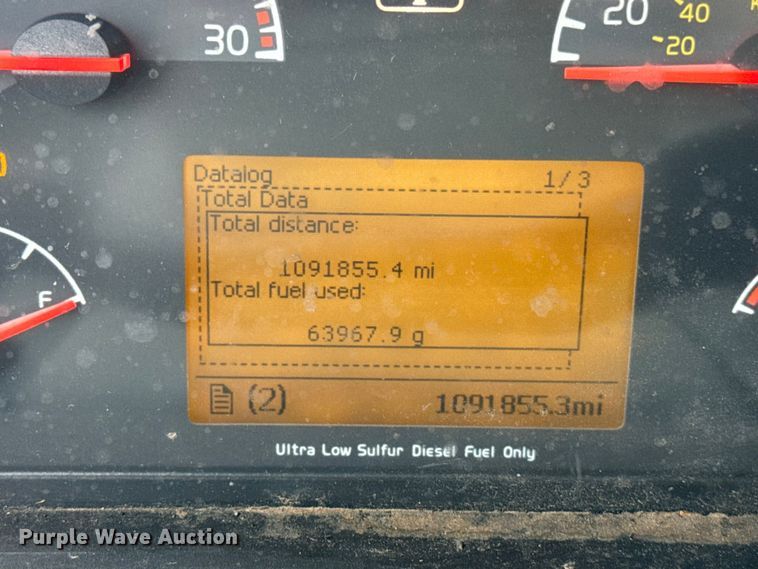 image for item EF2240 2015 Volvo VNL semi truck