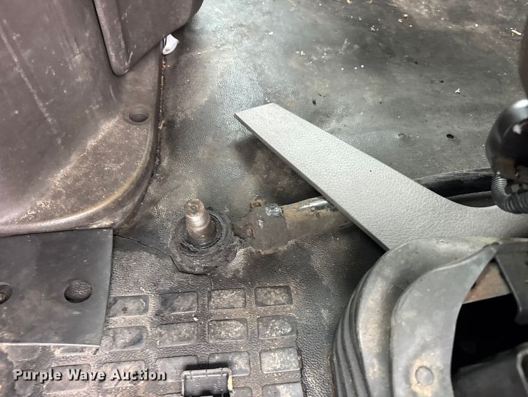 image for item EF2240 2015 Volvo VNL semi truck