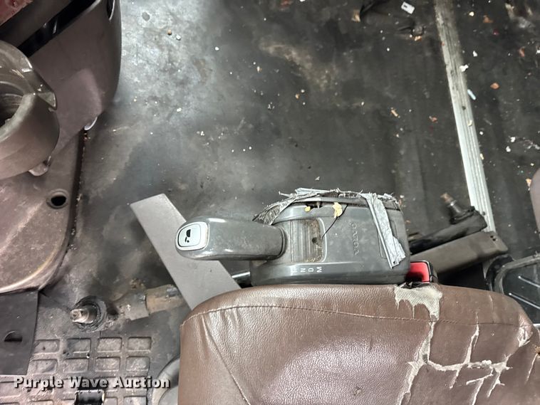 image for item EF2240 2015 Volvo VNL semi truck