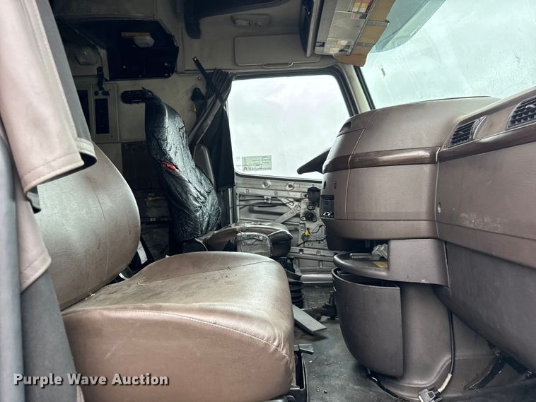 image for item EF2240 2015 Volvo VNL semi truck