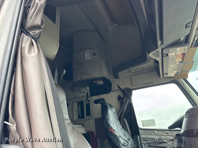 image for item EF2240 2015 Volvo VNL semi truck