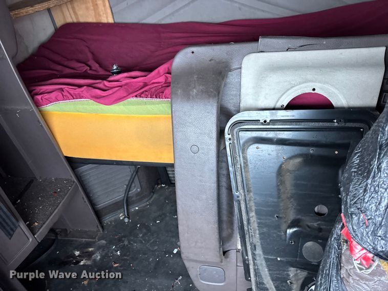 image for item EF2240 2015 Volvo VNL semi truck