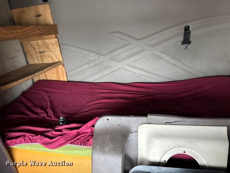 image for item EF2240 2015 Volvo VNL semi truck