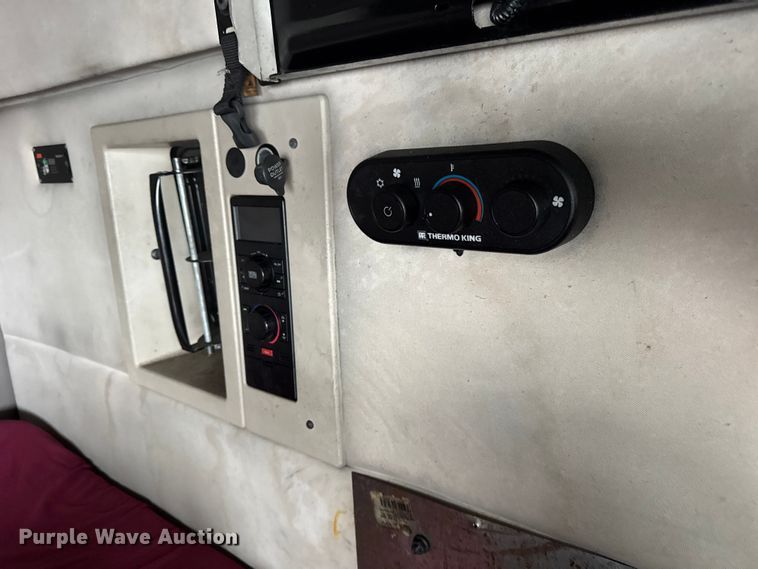 image for item EF2240 2015 Volvo VNL semi truck