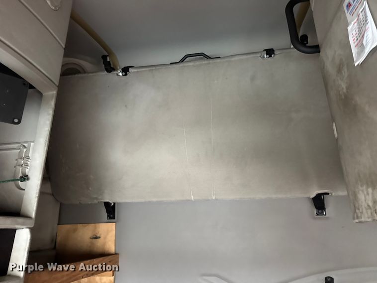 image for item EF2240 2015 Volvo VNL semi truck