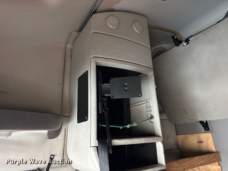 image for item EF2240 2015 Volvo VNL semi truck