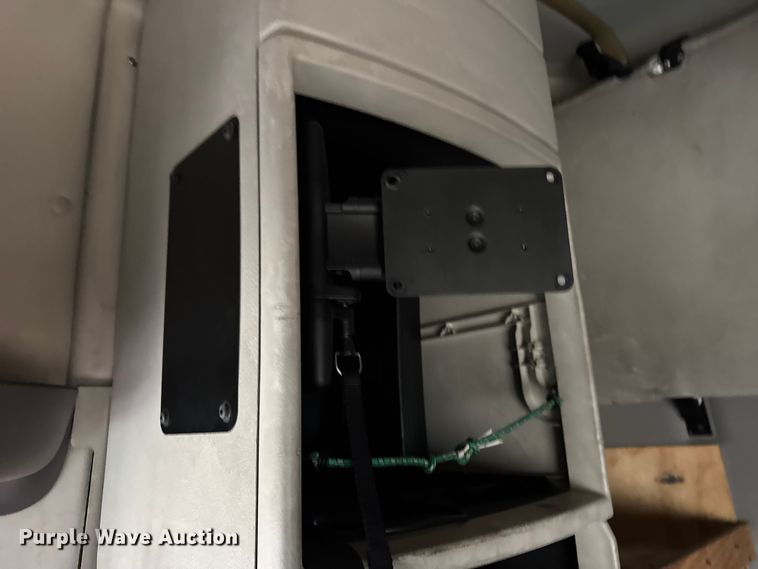 image for item EF2240 2015 Volvo VNL semi truck