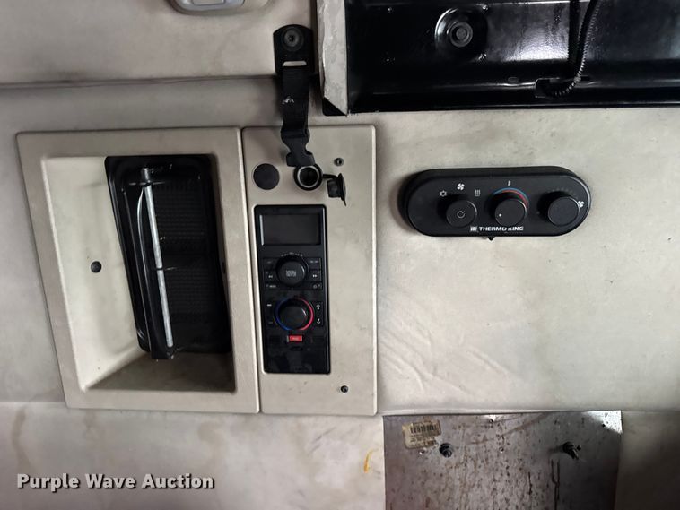 image for item EF2240 2015 Volvo VNL semi truck