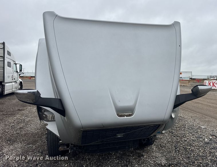 image for item EF2240 2015 Volvo VNL semi truck