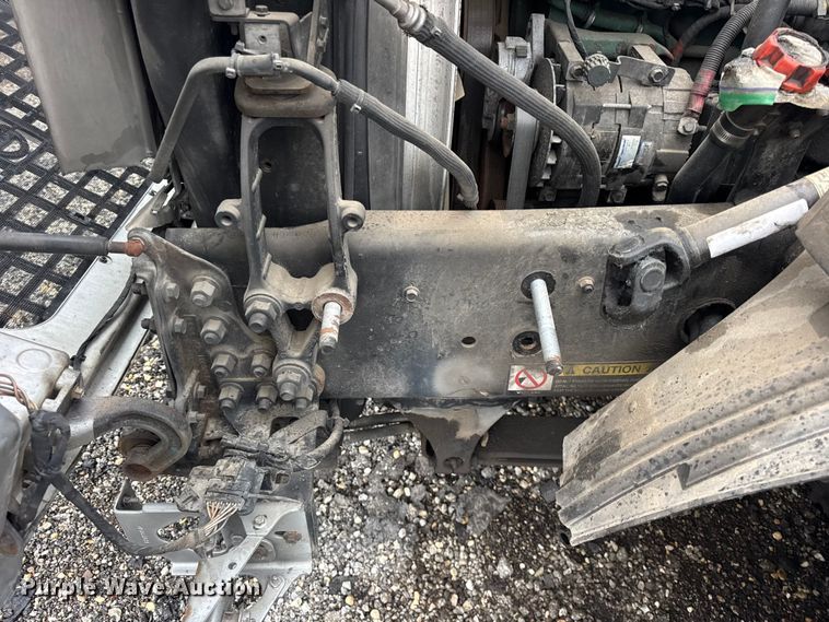 image for item EF2240 2015 Volvo VNL semi truck