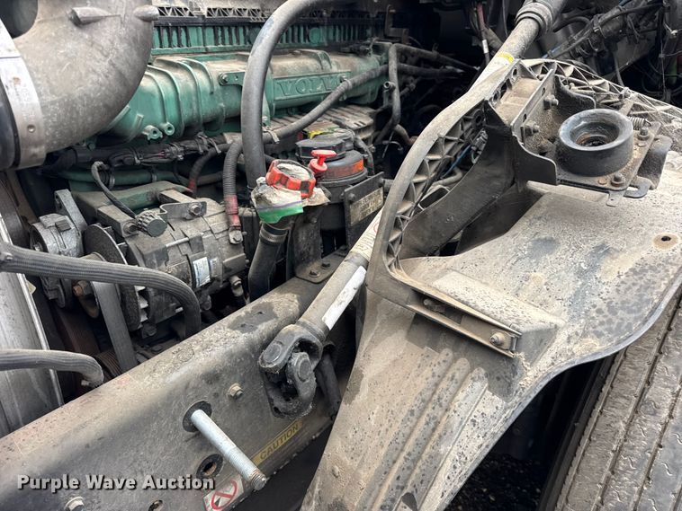 image for item EF2240 2015 Volvo VNL semi truck