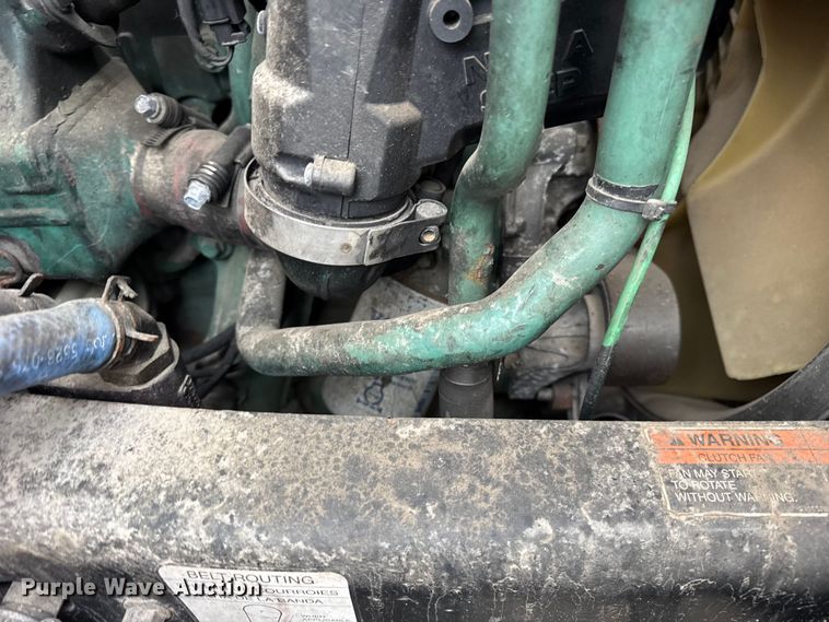 image for item EF2240 2015 Volvo VNL semi truck