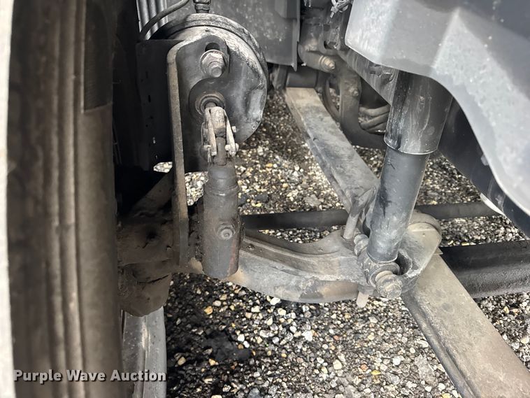 image for item EF2240 2015 Volvo VNL semi truck