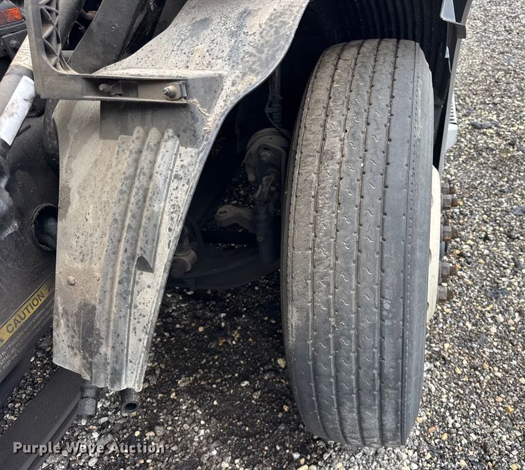 image for item EF2240 2015 Volvo VNL semi truck