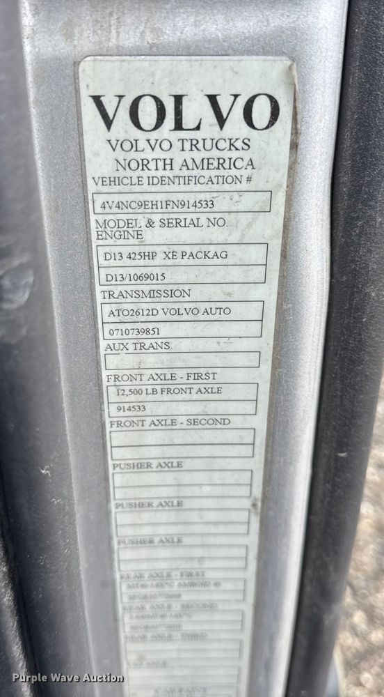 image for item EF2240 2015 Volvo VNL semi truck