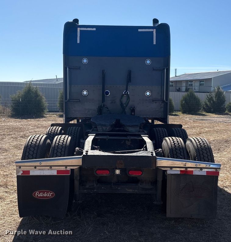 image for item EF6162 2007 Peterbilt 379 semi truck