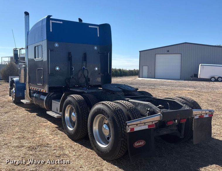 image for item EF6162 2007 Peterbilt 379 semi truck