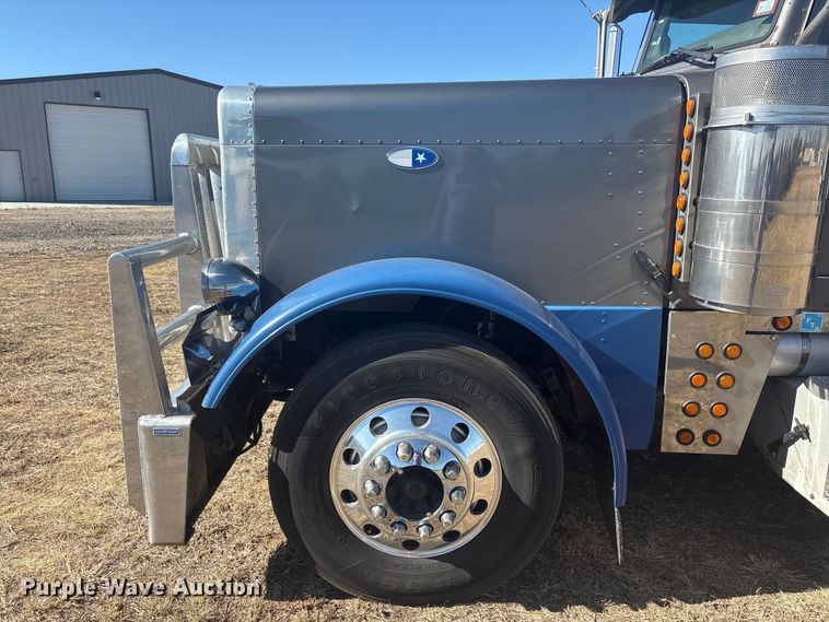 image for item EF6162 2007 Peterbilt 379 semi truck