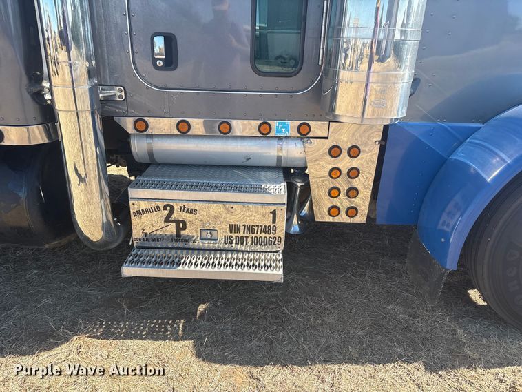 image for item EF6162 2007 Peterbilt 379 semi truck
