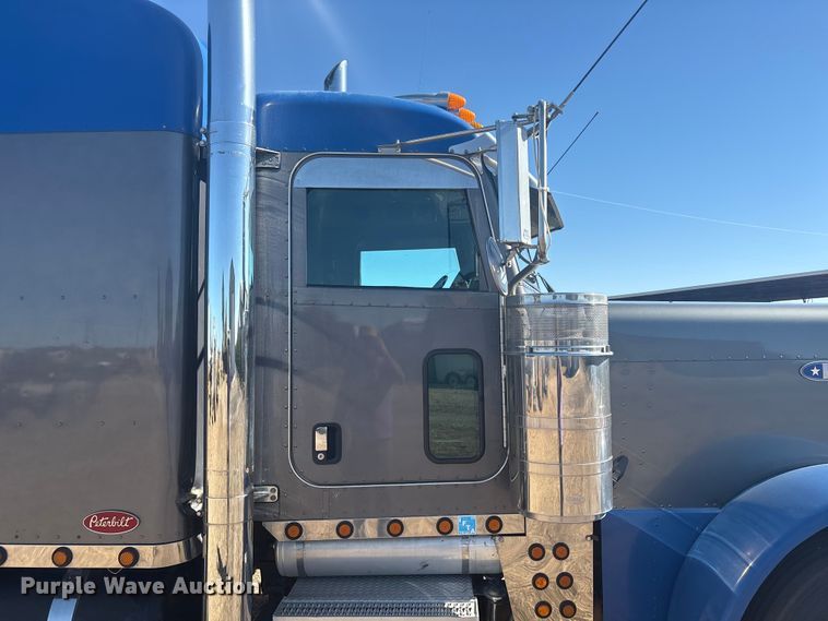 image for item EF6162 2007 Peterbilt 379 semi truck