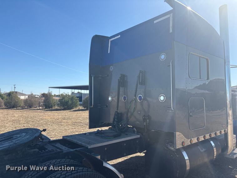 image for item EF6162 2007 Peterbilt 379 semi truck