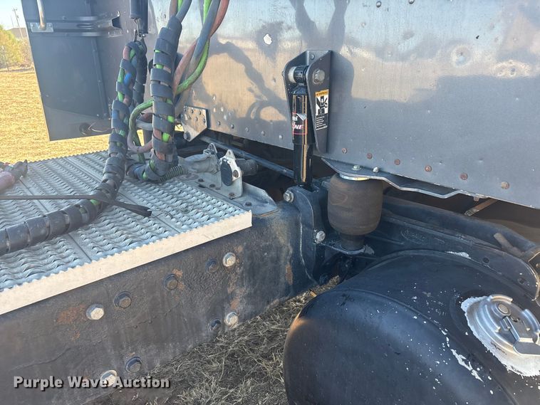 image for item EF6162 2007 Peterbilt 379 semi truck