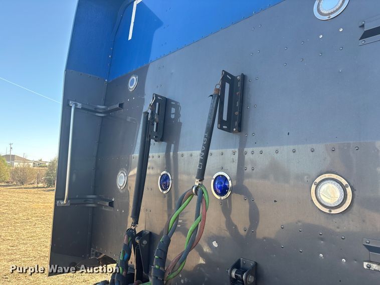 image for item EF6162 2007 Peterbilt 379 semi truck