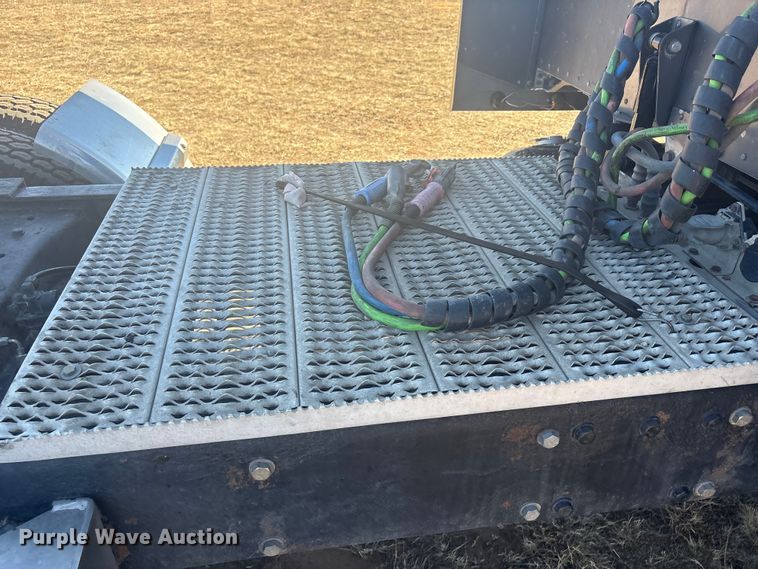 image for item EF6162 2007 Peterbilt 379 semi truck