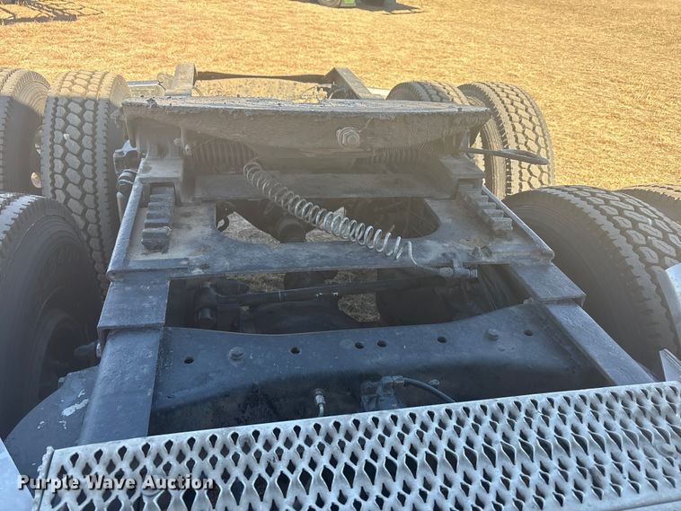 image for item EF6162 2007 Peterbilt 379 semi truck