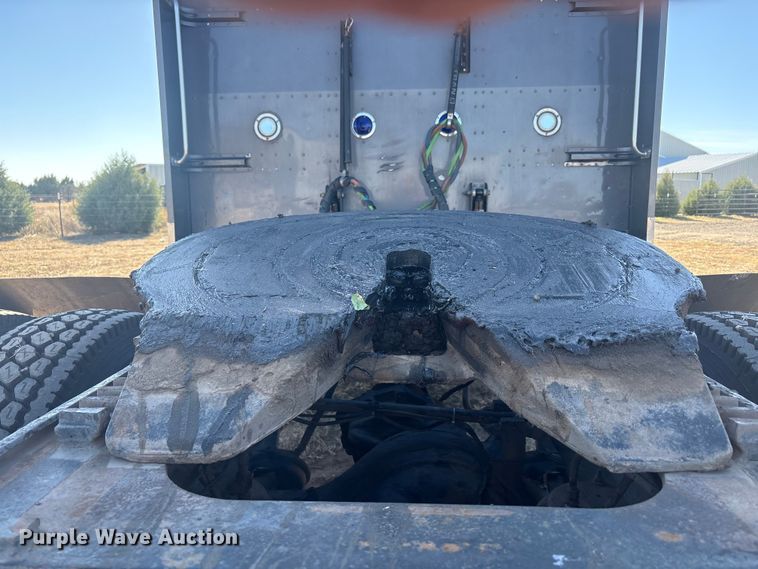 image for item EF6162 2007 Peterbilt 379 semi truck