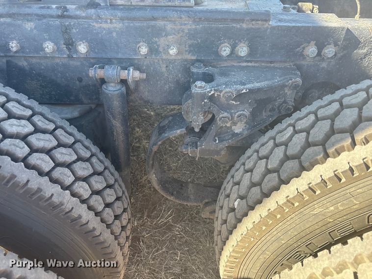 image for item EF6162 2007 Peterbilt 379 semi truck