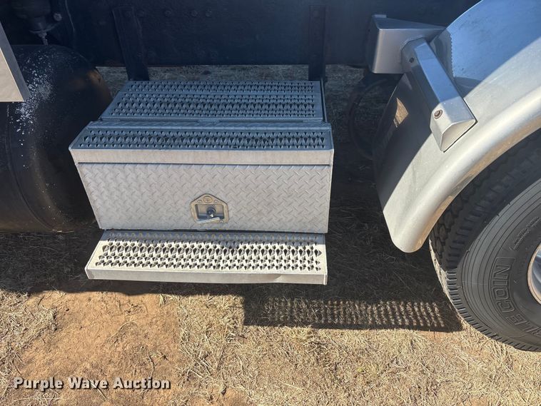 image for item EF6162 2007 Peterbilt 379 semi truck