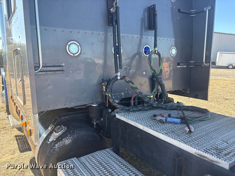 image for item EF6162 2007 Peterbilt 379 semi truck