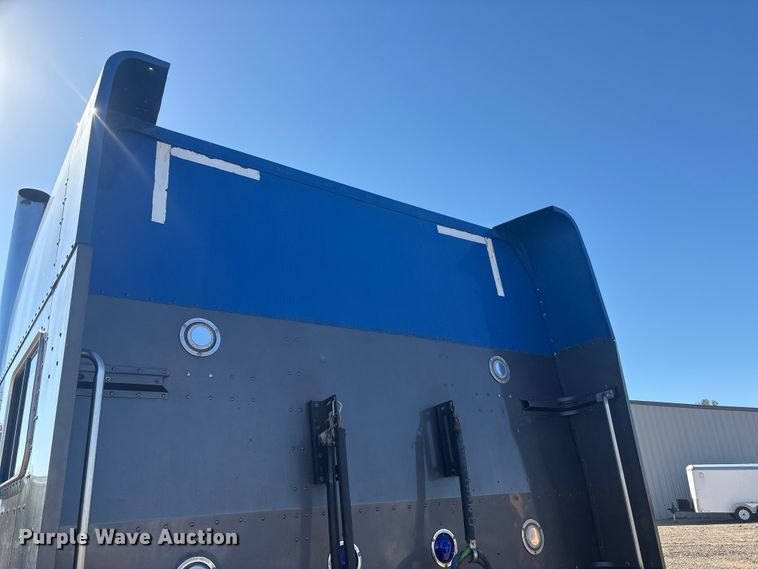 image for item EF6162 2007 Peterbilt 379 semi truck