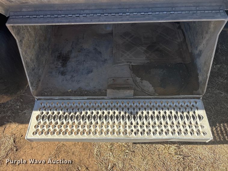 image for item EF6162 2007 Peterbilt 379 semi truck