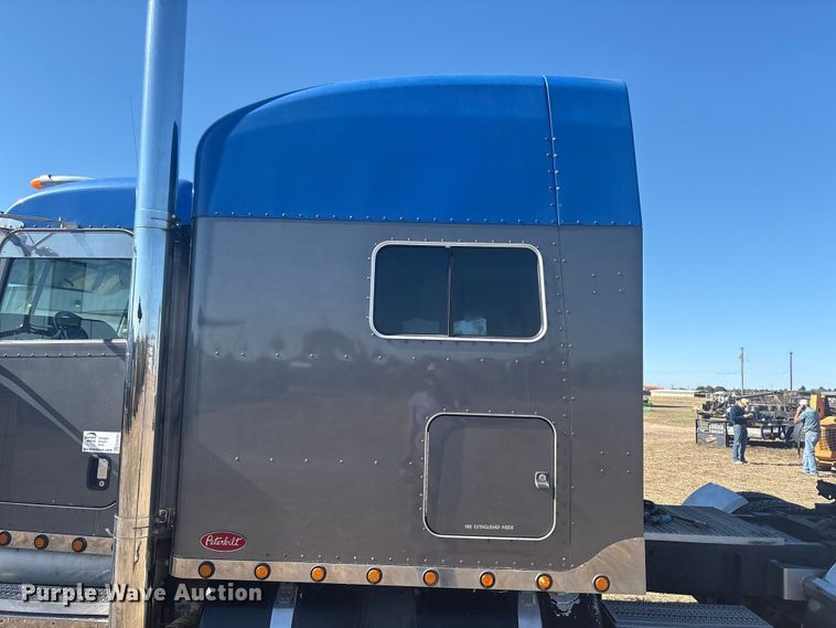 image for item EF6162 2007 Peterbilt 379 semi truck