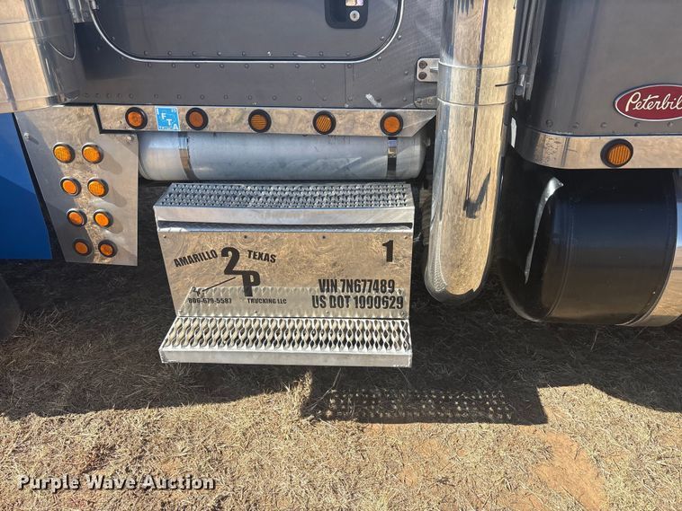 image for item EF6162 2007 Peterbilt 379 semi truck