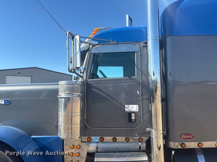 image for item EF6162 2007 Peterbilt 379 semi truck