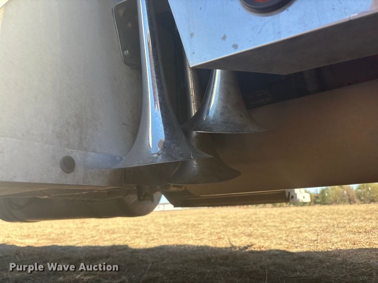 image for item EF6162 2007 Peterbilt 379 semi truck