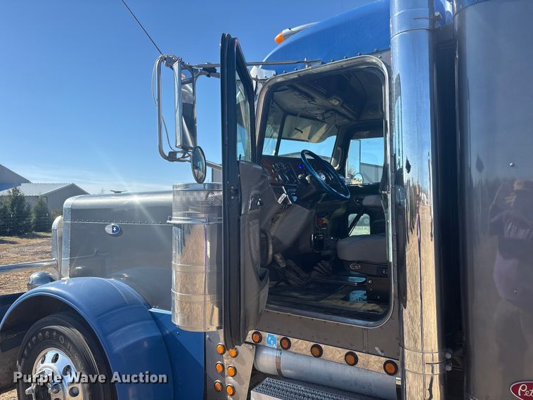image for item EF6162 2007 Peterbilt 379 semi truck