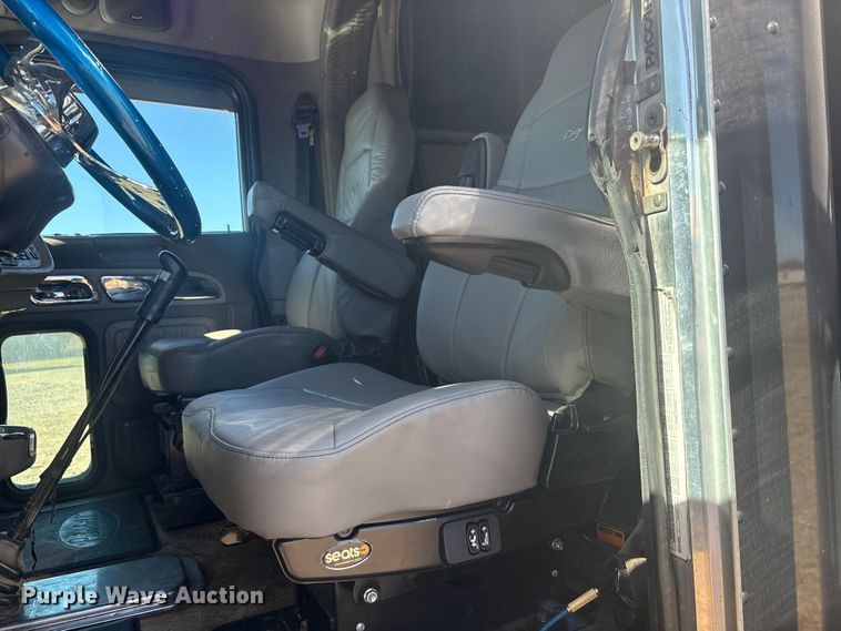 image for item EF6162 2007 Peterbilt 379 semi truck