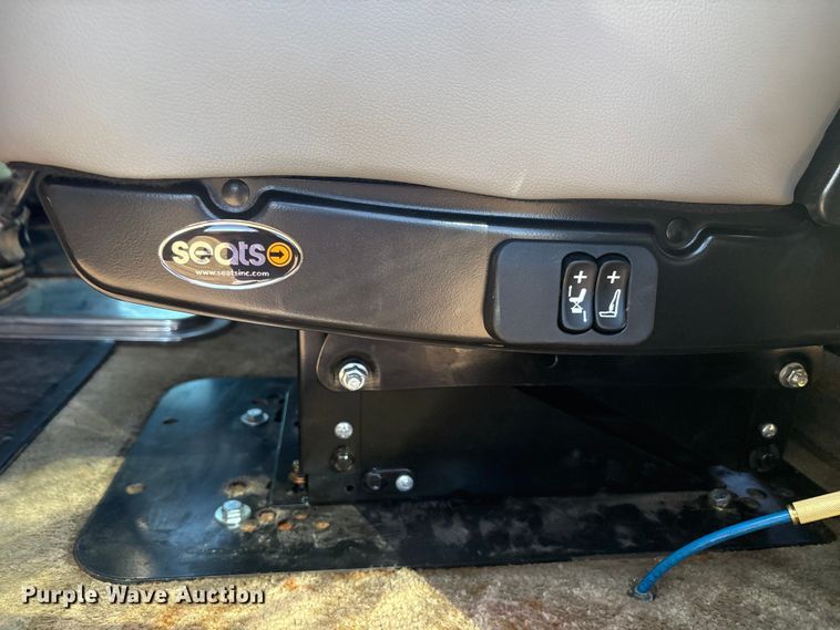 image for item EF6162 2007 Peterbilt 379 semi truck