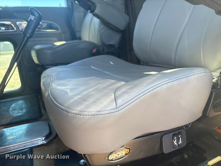 image for item EF6162 2007 Peterbilt 379 semi truck