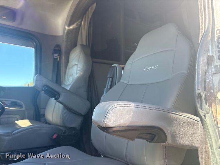 image for item EF6162 2007 Peterbilt 379 semi truck