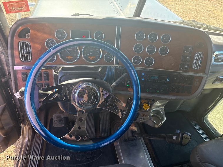 image for item EF6162 2007 Peterbilt 379 semi truck