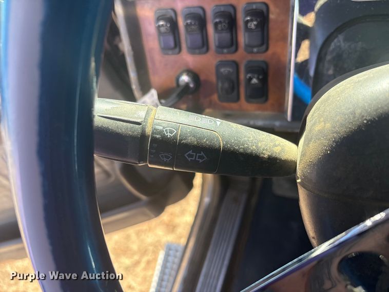 image for item EF6162 2007 Peterbilt 379 semi truck